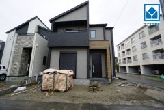 イオン福岡店まで車で約6分（1.9ｋｍ）ショッピングや映画鑑賞などを楽しめます＾＾コンビニ・スーパー・ドラッグストアまで徒歩10分圏内。周辺環境充実＾＾