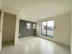 主寝室はアクセントクロスがオシャレですね。インテリアでどんな部屋にするのか考えるのも楽しみです。