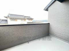 お天気の良い日はお洗濯物がよく乾きそうな日当たり良好のバルコニーです＾＾