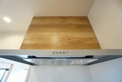 調理により発生する油煙や臭いを吸い込み、屋外へ排気してくれます。