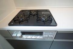 3口コンロなので、効率よく調理ができます。毎日のお料理が楽しくなりますね。