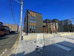 こちらの前面道路は南側6ｍ、東側4ｍ。 1号棟は角地で風通し陽当たり良好です＾＾穂波東IC入口（八木山バイパス）まで車で約9分。遠出のお出かけに便利＾＾