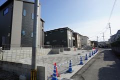 桜原小学校、宇美東中学校まで徒歩7分と通学が安心の距離です＾＾