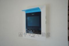 防犯性、セキュリティ対策に安心できるテレビモニター付きインターフォンです。セールスマン対策にもなり安心できます。