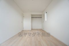 同仕様写真。各部屋に収納が完備されているので、お荷物が多くなっても安心の設計です。
