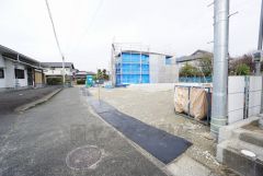 前面道路は前面道路は公道北側約3.6ｍ、公道西側約4ｍ。