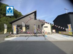 生活導線の良い平屋建て。 敷地面積広々61坪。コンビニ・スーパーまで徒歩11分圏内＾＾