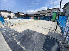 駐車スペースはゆとりある5台分を確保。マイカー用に、お客さま用に、余裕を持ってご利用いただけます。
