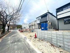 前面道路は、公道南東側約7ｍ。幅広く車の離合もスムーズです＾＾安全性、機能性に優れたオール電化で快適な新生活＾＾