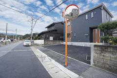 前面道路は公道北側約8.03ｍ。