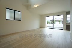断熱性能の窓ガラスを採用。省エネ、光熱費カットにも貢献します。 夏は涼しく、冬は暖かく快適に過ごせます。