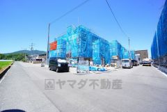 前面道路は交通量が少なく小さなお子様がいるご家庭でも安心です＾＾