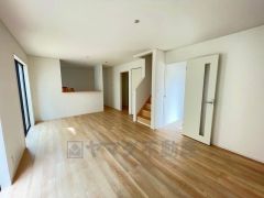 家族が集まる開放的なリビング。約17.7帖の大空間で毎日のお食事が楽しみです＾＾思い思いの時間を過ごしたり、家族みんなで食事をしたり、素敵な団らんの場になりますね。