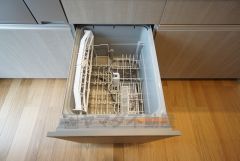 家事の時間が短縮できる食器洗浄乾燥機付。後片付けもラクラクです。