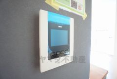 防犯性、セキュリティ対策に安心できるテレビモニター付きインターフォンです。セールスマン対策にもなり安心できます。