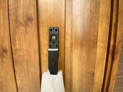 かざすだけで開閉できる、タッチキー採用の玄関。お買い物帰りで、両手がふさがってきても簡単に中に入れます＾＾