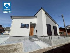 コンビニまで徒歩5分、ドラッグストアまで徒歩12分。田川市コミュニティバス「川宮」停徒歩5分＾＾