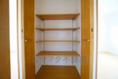 2階廊下収納。