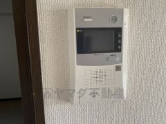 防犯性、セキュリティ対策に安心できるテレビモニター付きインターフォンです。セールスマン対策にもなり安心できます。
