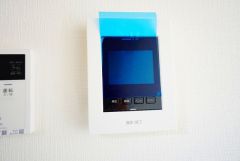 防犯性、セキュリティ対策に安心できるテレビモニター付きインターフォンです。セールスマン対策にもなり安心できます。