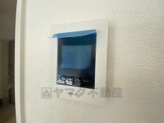 防犯性、セキュリティ対策に安心できるテレビモニター付きインターフォンです。セールスマン対策にもなり安心できます。