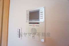 防犯性、セキュリティ対策に安心できるテレビモニター付きインターフォンです。セールスマン対策にもなり安心できます。