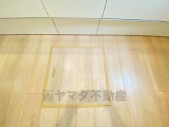 キッチンにある床下収納は居住スペースを減らさずに日用品のストックが収納可能＾＾