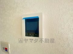 防犯性、セキュリティ対策に安心できるテレビモニター付きインターフォンです。セールスマン対策にもなり安心できます。