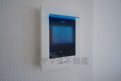 防犯性、セキュリティ対策に安心できるテレビモニター付きインターフォンです。セールスマン対策にもなり安心できます。
