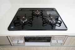 同仕様写真。3口コンロなので、効率よくお料理が楽しめます。毎日のお料理も楽しくなりますね＾＾