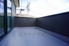 お洗濯物を干すスペースとしても十分な広さがあります。  お天気の良い日はお洗濯物がよく乾きそうな日当たり良好のバルコニー＾＾