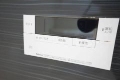 湯量・湯温の設定、そして保温までワンタッチのフルオートバス。便利な追い炊き機能付きです。