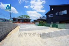 スーパー・コンビニまで徒歩5分圏内＾＾周辺環境充実。西鉄バス高雄中央公園徒歩1分＾＾