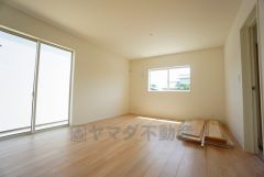 断熱性能の窓ガラスを採用。省エネ、光熱費カットにも貢献します。 夏は涼しく、冬は暖かく快適に過ごせます。