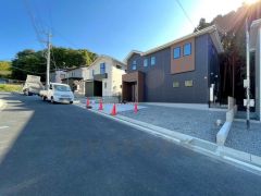 前面道路は6mと広く、駐車もスムーズに出来ますよ＾＾