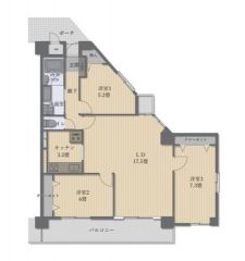 キッチンは独立しており、お料理に集中したい人にオススメ。主寝室は約7.3帖あり、ダブルベッドも余裕をもって置けますね＾＾