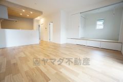 家族が集まる開放的なリビング。約18.5帖の大空間で毎日のお食事が楽しみです＾＾思い思いの時間を過ごしたり、家族みんなで食事をしたり、素敵な団らんの場になりますね。