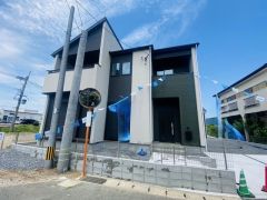 原田小学校：徒歩約12分 宇美東中学校：徒歩約9分お子様の通学が安心の距離です＾＾宇美駅：自転車で約9分。