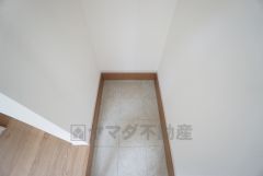 同仕様写真。シューズインクロークも完備されており、玄関収納も問題ありません。