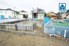 コンビニまで徒歩6分。スーパーまで徒歩13分。ドラッグストアまで徒歩12分。