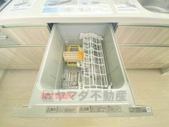 家事の時間が短縮できる食器洗浄乾燥機付。後片付けもラクラクです。