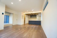 家族が集まる開放的なリビング。約17.5帖の大空間で毎日のお食事が楽しみです＾＾思い思いの時間を過ごしたり、家族みんなで食事をしたり、素敵な団らんの場になりますね。