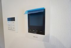 防犯性、セキュリティ対策に安心できるテレビモニター付きインターフォンです。セールスマン対策にもなり安心できます。