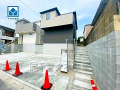 西鉄五条駅まで自転車で約7分。（1ｋｍ） 小中学校まで徒歩10分圏内とお子様の通学が安心です＾＾コンビニまで徒歩10分。