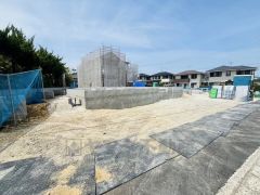 カースペースは4台確保＾＾ご夫婦で1台ずつとご友人の方や来客時に困りません＾＾西鉄バス「潤野橋」停まで徒歩6分＾＾