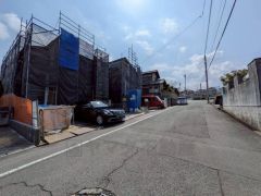 前面道路は公道西側約6.6ｍ。幅広いため車の離合や駐車などもスムーズです＾＾