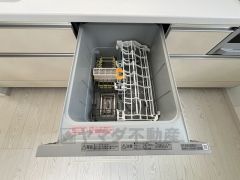 家事の時間が短縮できる食器洗浄乾燥機付。後片付けもラクラクです。