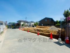 平屋＾＾西鉄バス高雄中央公園バス徒歩3分。スーパー・コンビニまで徒歩7分圏内＾＾カースペース並列2台＾＾