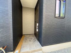 奥まって設置されているので、雨に濡れる心配もありません。
