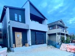 スーパーまで徒歩9分＾＾コンビニまで徒歩10分。お買い物が便利。 西鉄バス「南ケ丘四ツ角」停まで徒歩4分＾＾